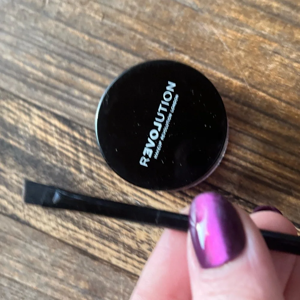 REVOLUTION RED PINK WATER ANGLED BRUSH WET WATER EYELINER